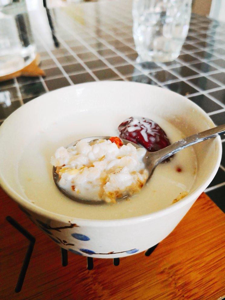 歪柿饼做的醪糟蛋花燕麦牛奶