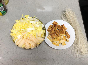 老式大锅菜🥬河南烩菜🥣猪肉炖粉条的做法 步骤2