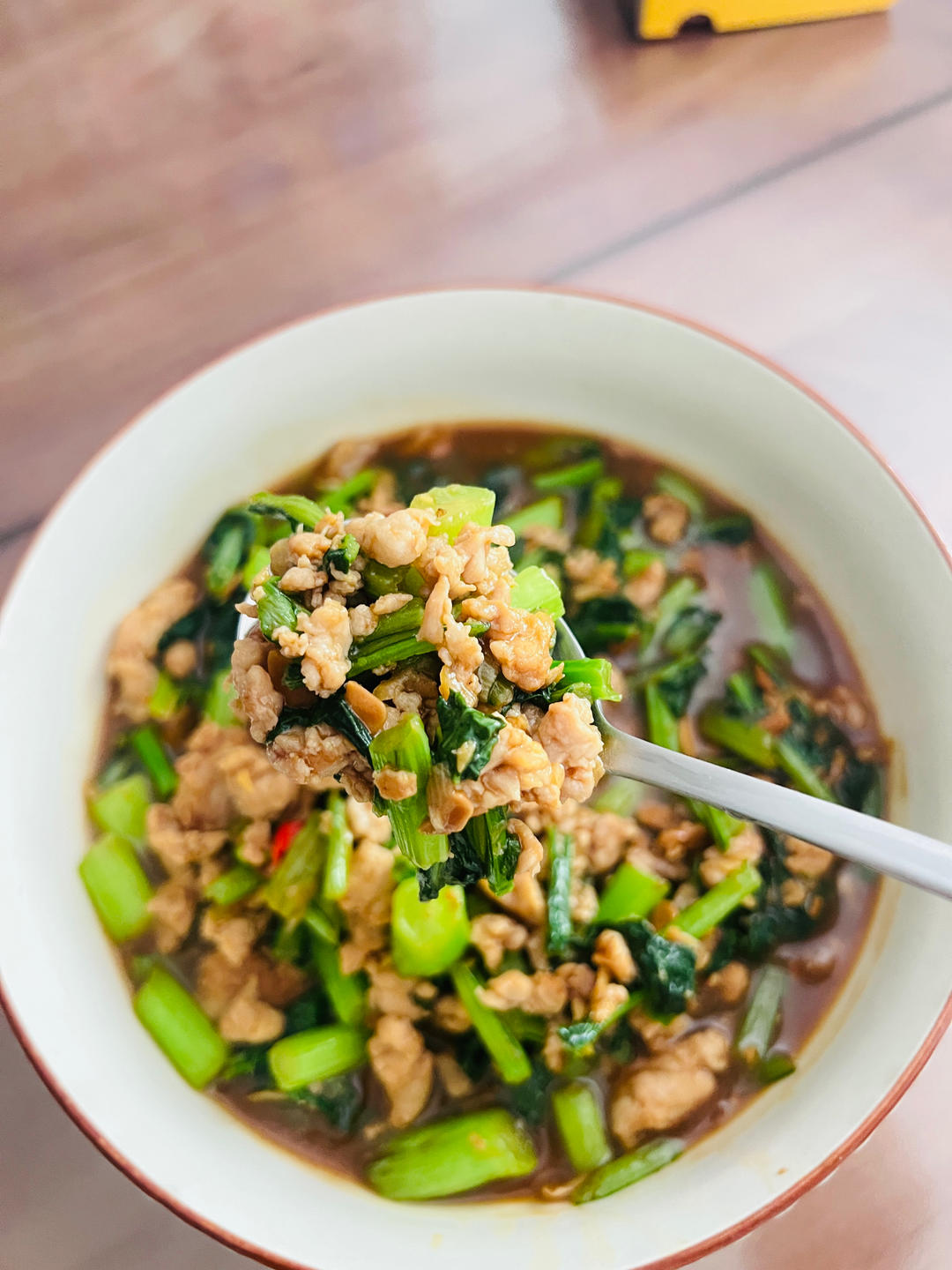 下饭神器蒜苔粒炒肉碎