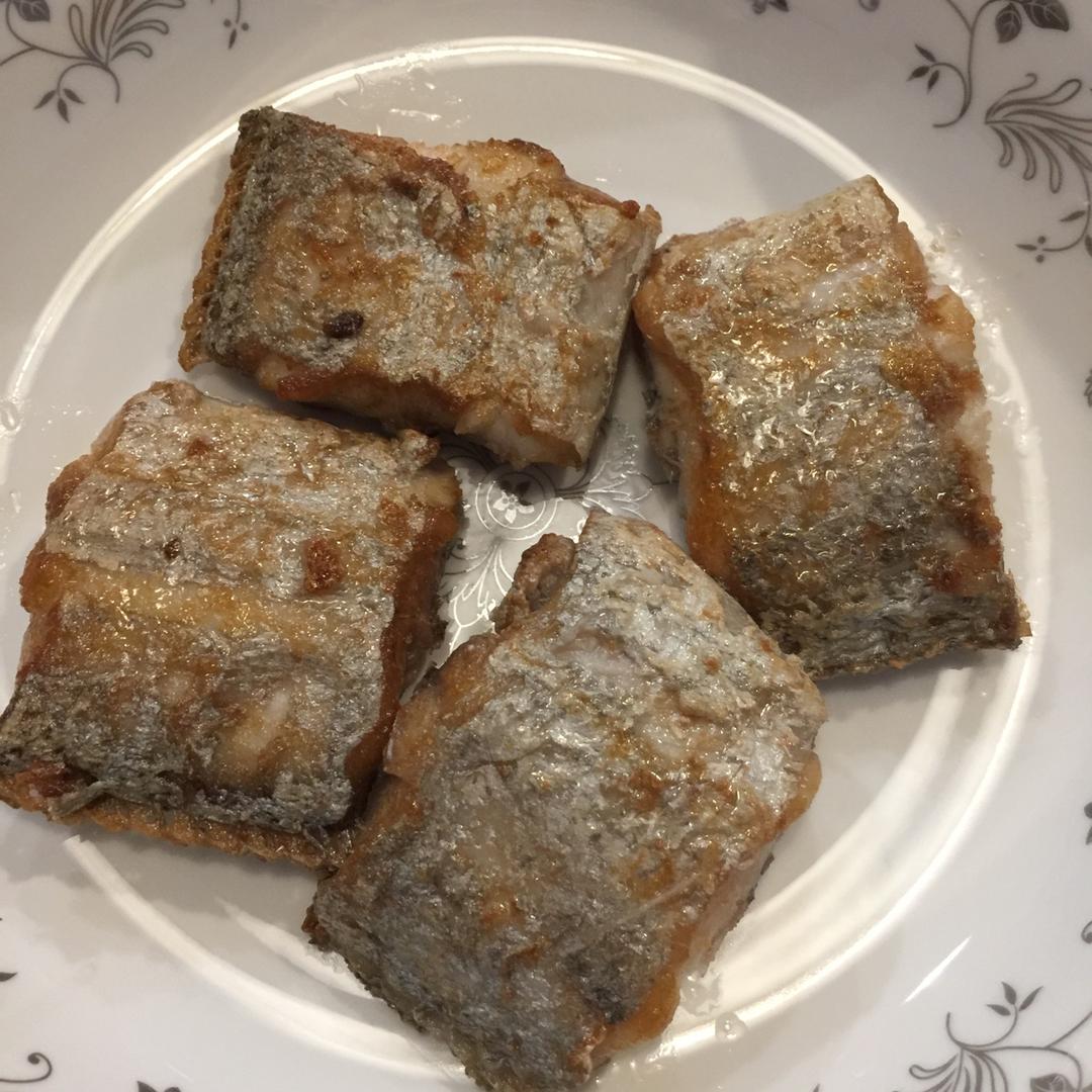 cooknew做的香煎带鱼不裹粉不易烂的技巧