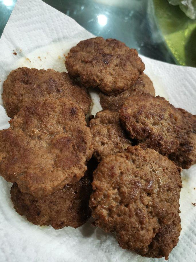常备餐之好吃多汁的汉堡牛肉饼