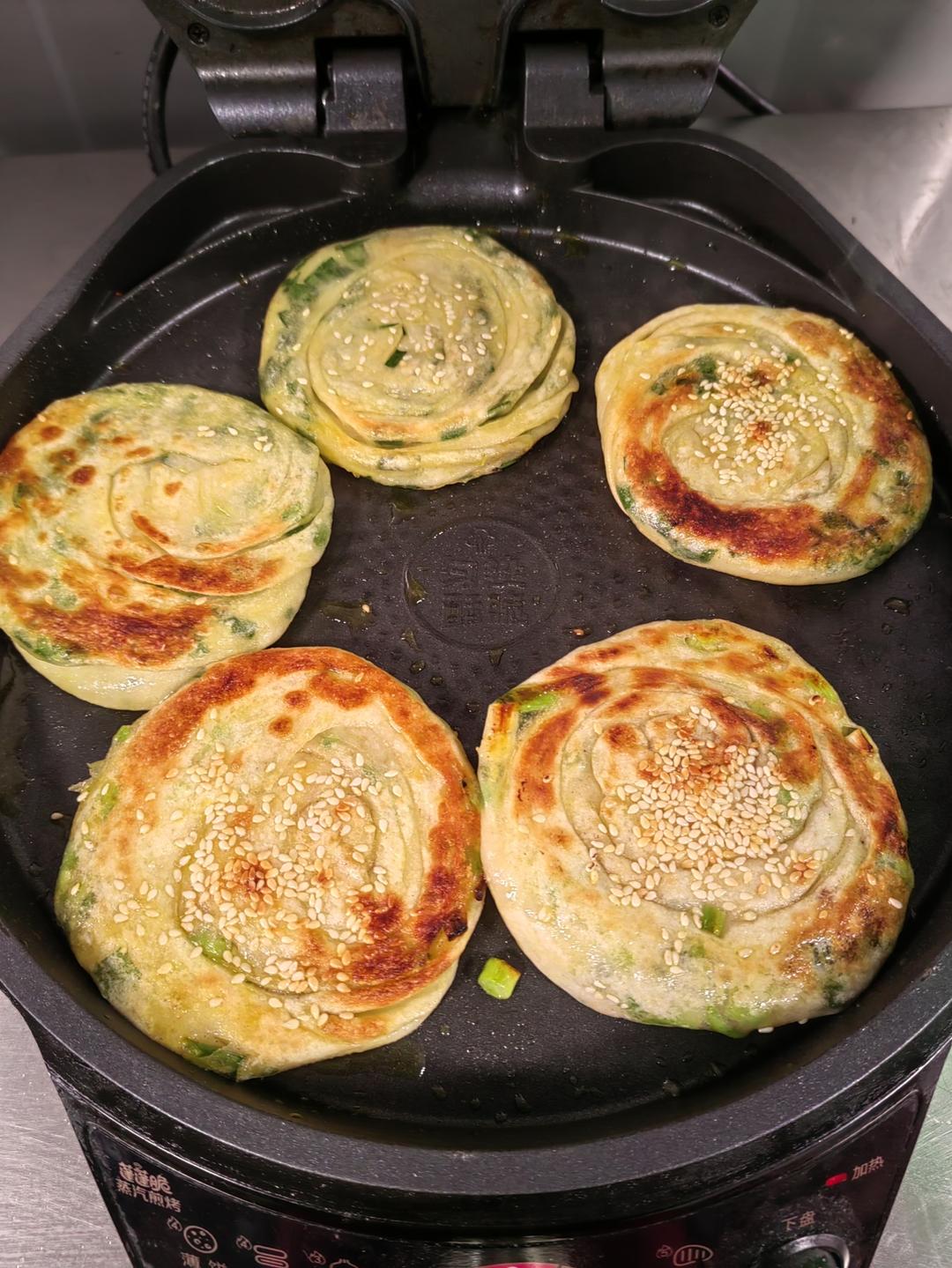 家常葱油饼 柔软多层 凉了也不硬 附细节视频详解