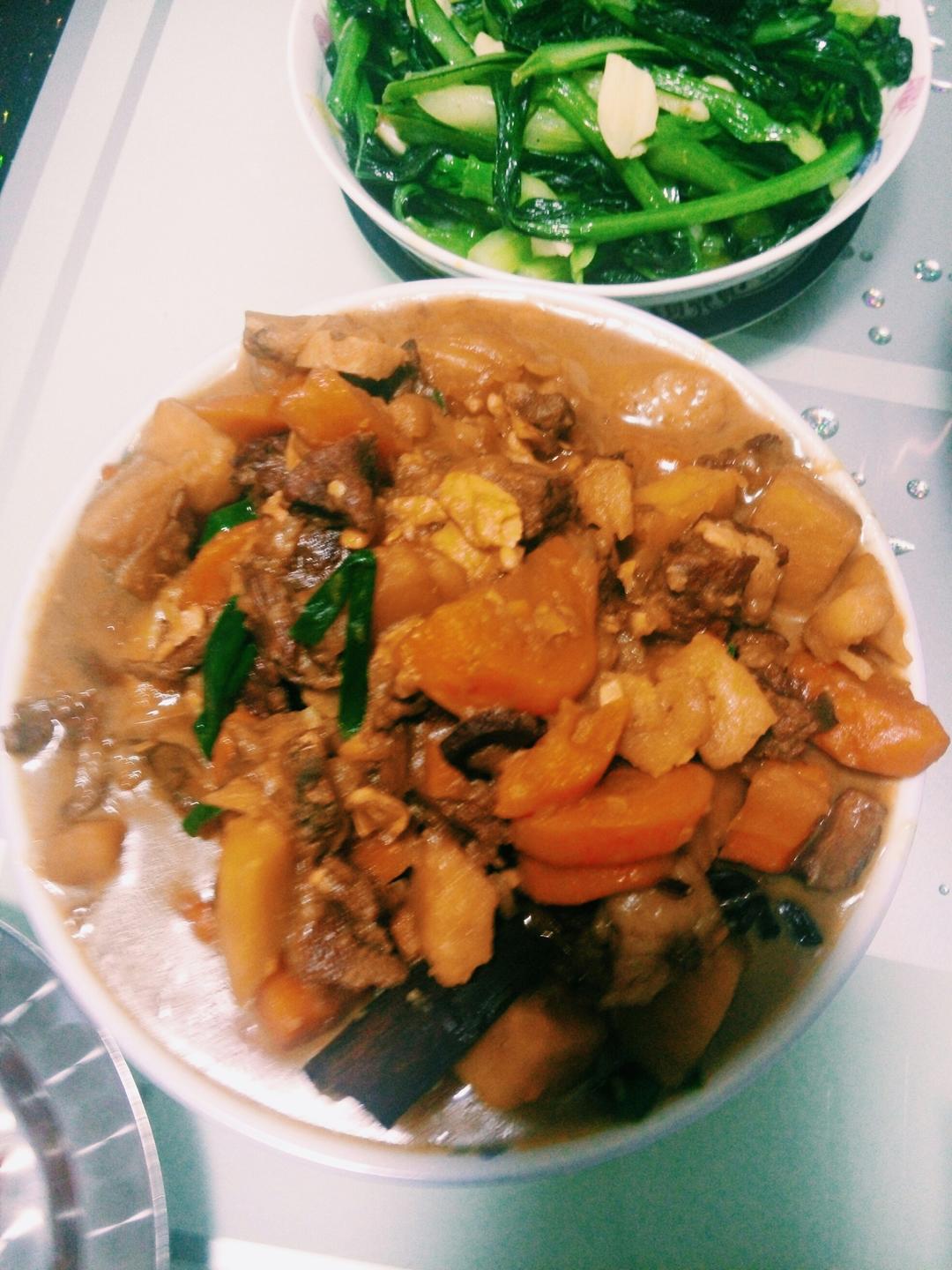 胡萝卜土豆烧牛腩
