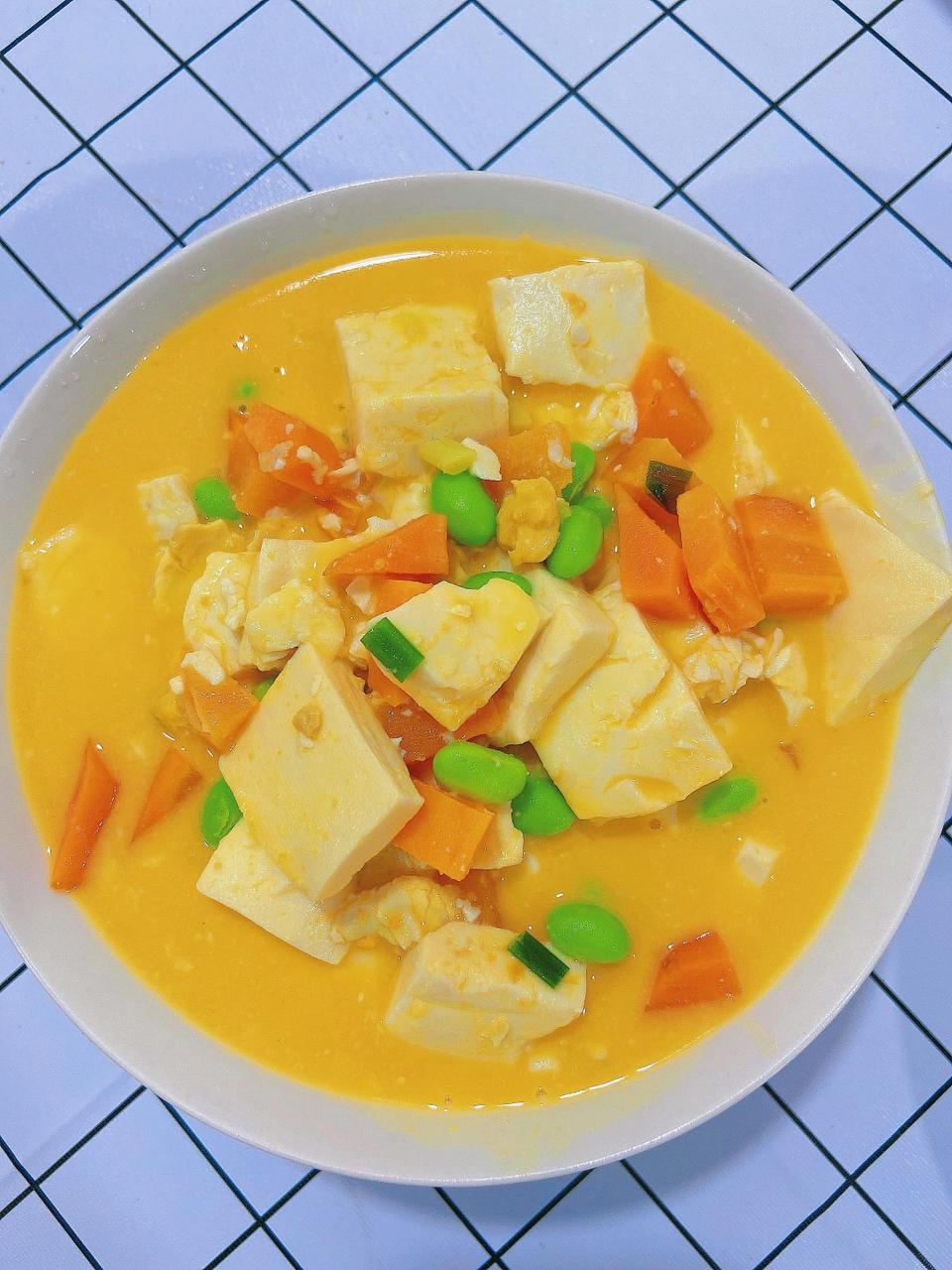 营养又鲜香的咸蛋黄豆腐煲