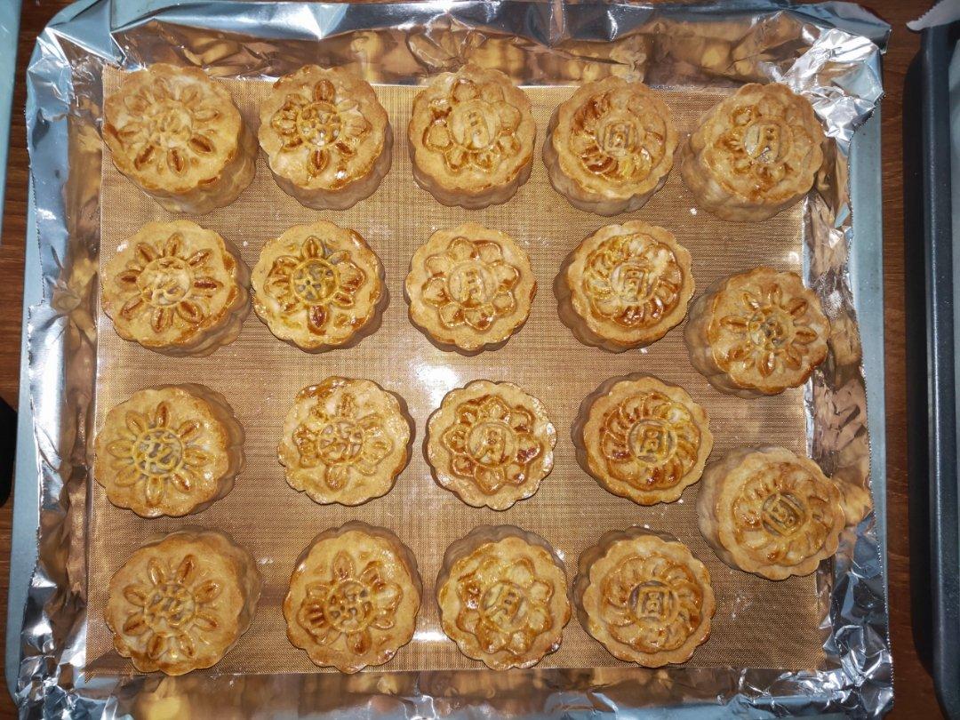 广式月饼—蛋黄莲蓉月饼