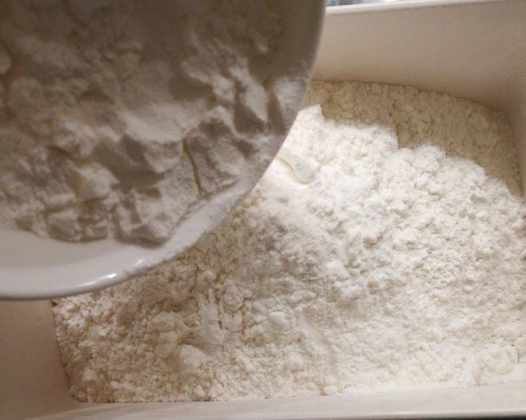 纯奶手撕吐司的做法 步骤1