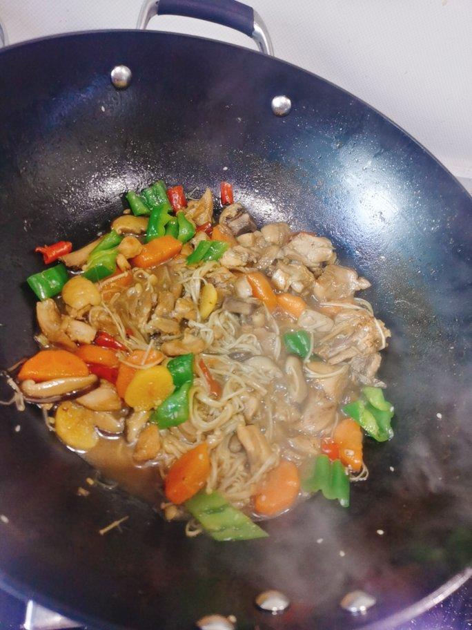 好吃到原地爆炸的黄焖鸡
