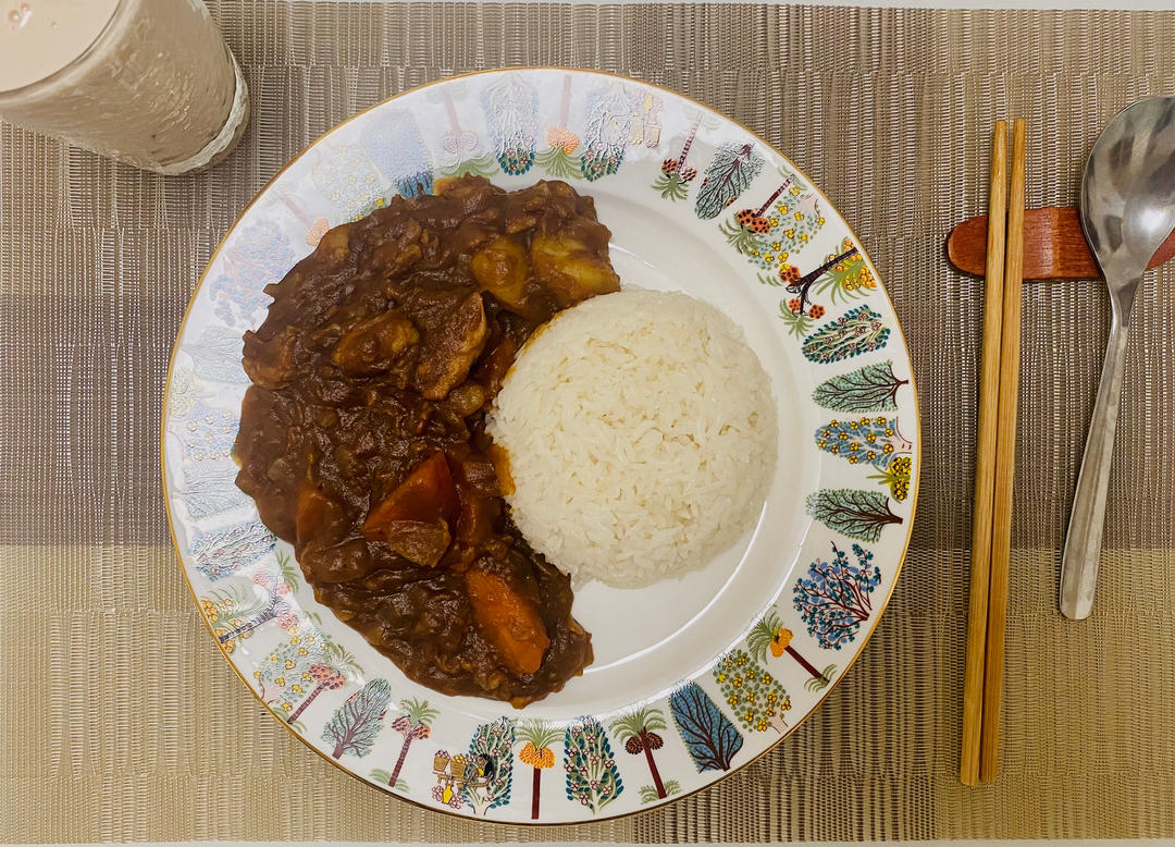 方便家庭操作的日式牛肉咖喱饭-焦化洋葱版