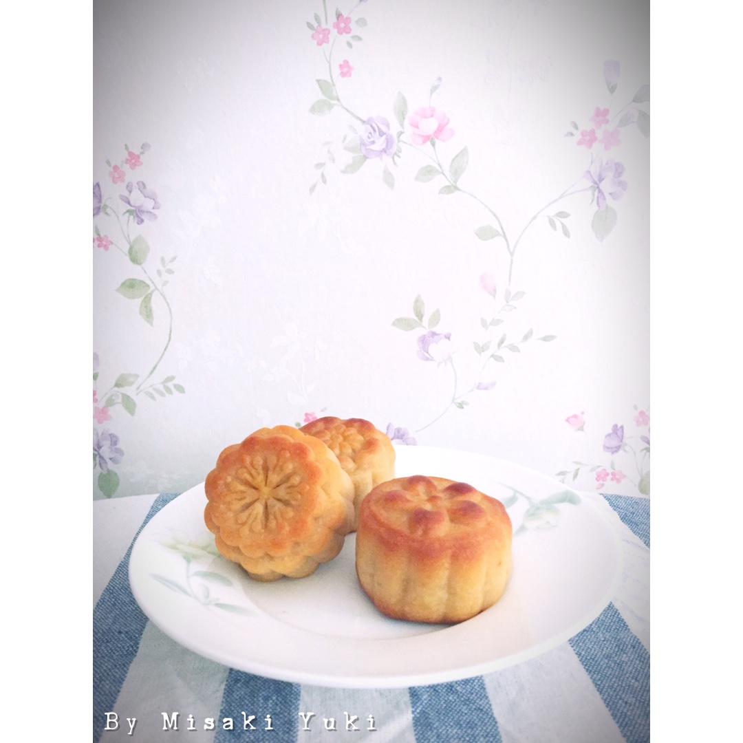 广式蛋黄莲蓉月饼