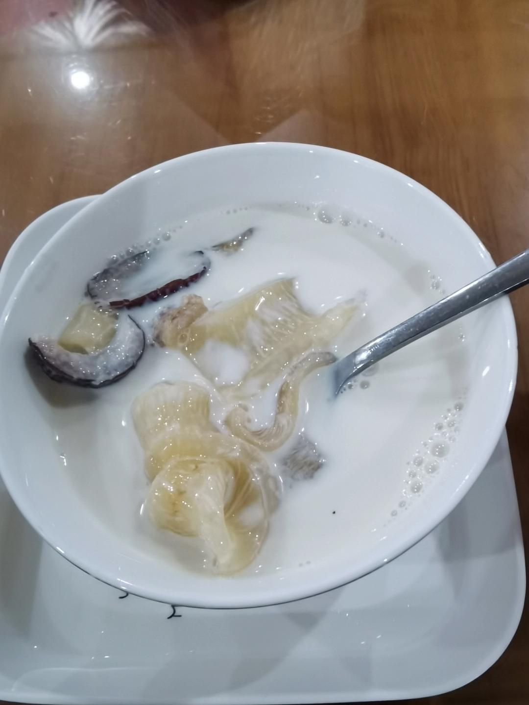 【美容养颜】花胶炖牛奶