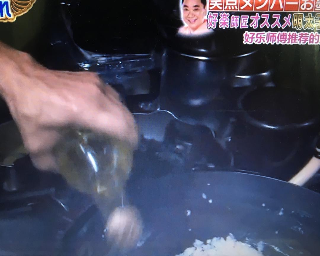 J家教我做饭之nino的明太子大蒜拌饭的做法 步骤3