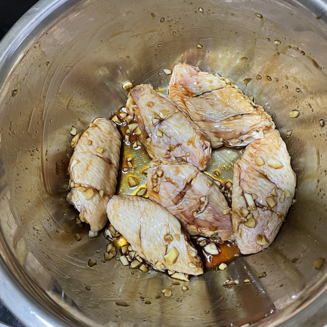 不要再可乐鸡翅了，求求你试试蒜香鸡翅吧，香味捅破天花板！