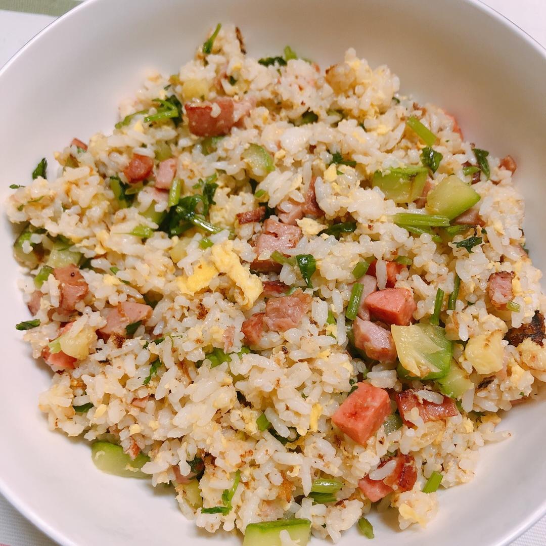 香菜火腿蛋炒饭