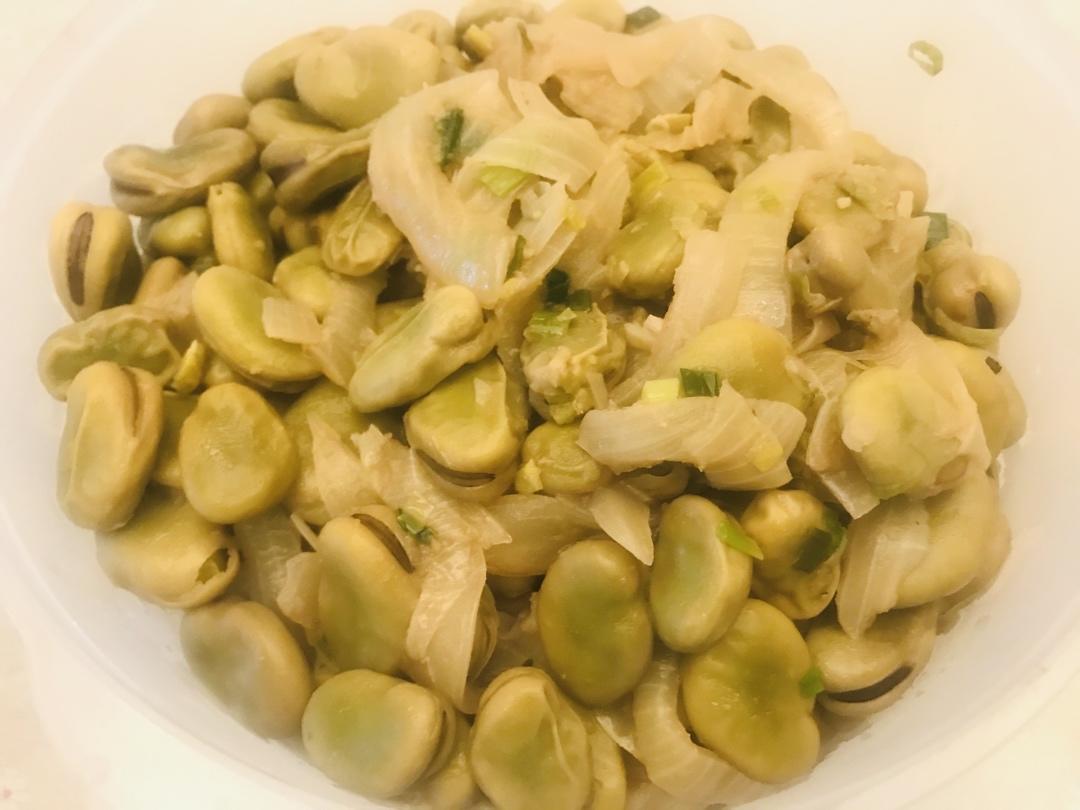 洋葱蚕豆煲