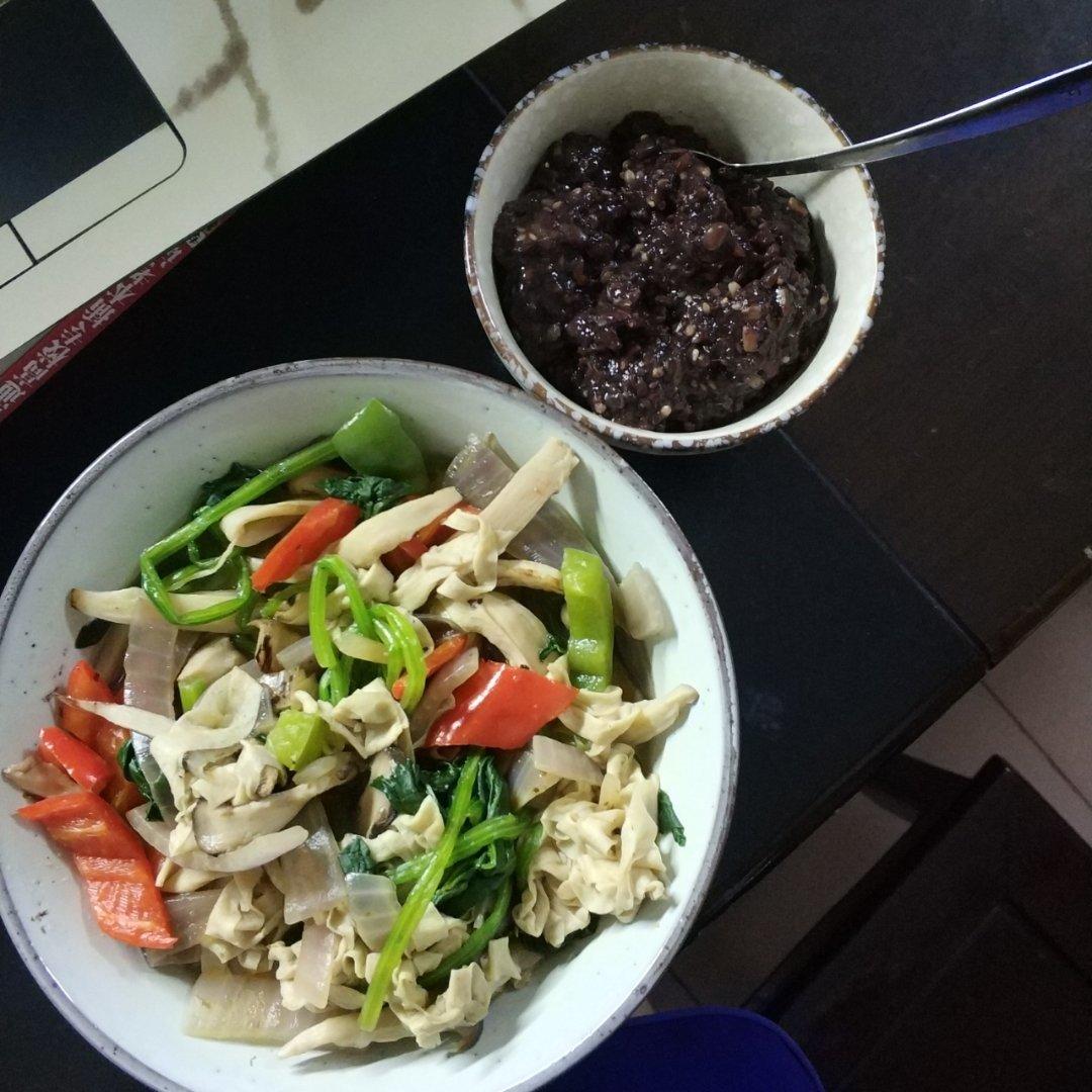 一人食-菇类豆皮菠菜杂锦大烩