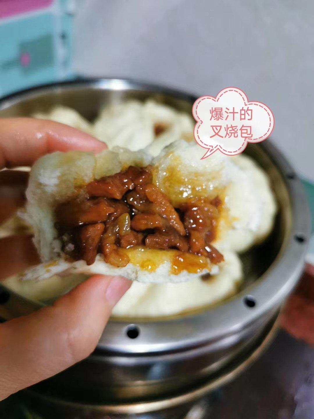 云朵般松软爆浆蜜汁叉烧包
