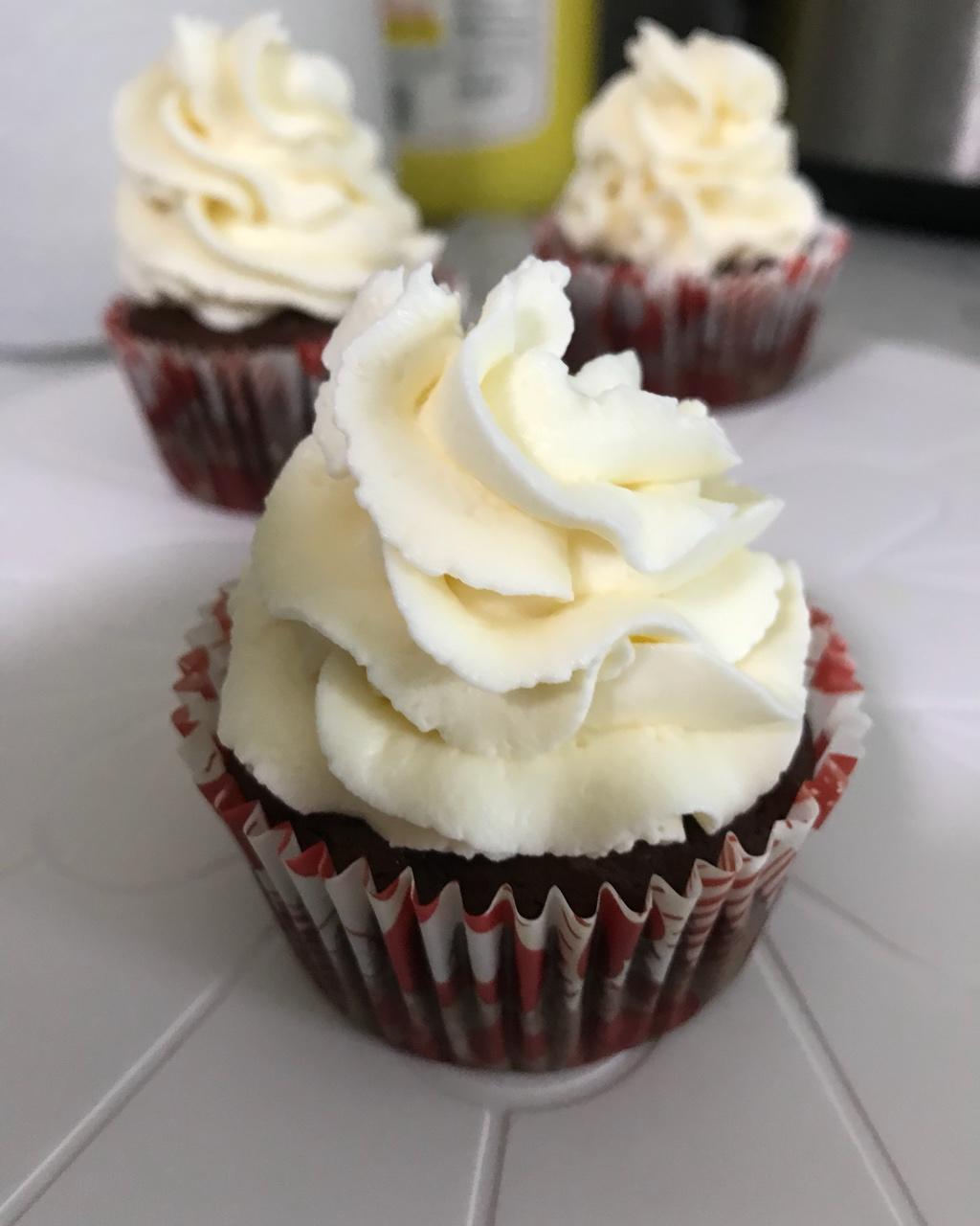 古典巧克力cupcake配马斯卡彭奶油霜