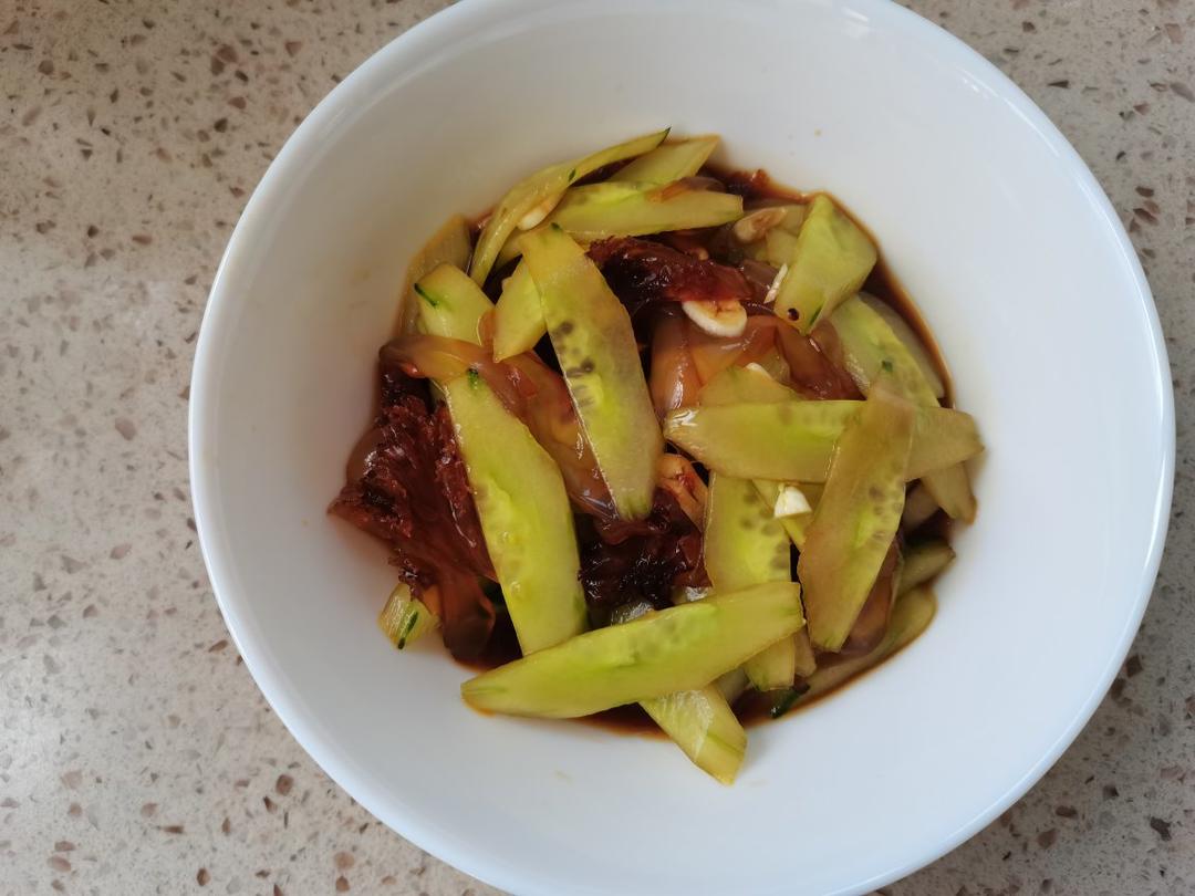 凉拌黄瓜海蜇头：吃的停不下来的快手菜