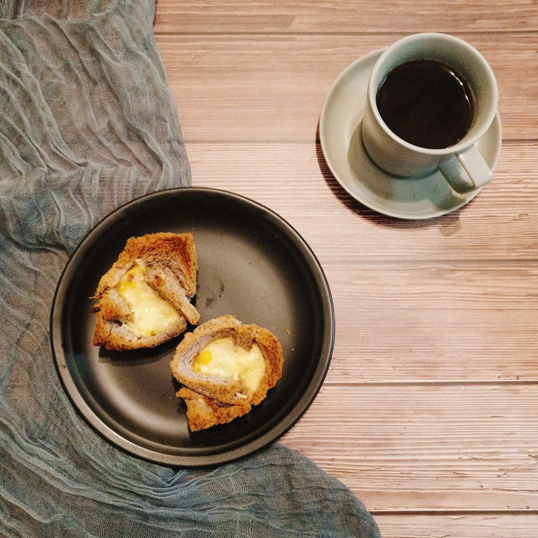 鸡蛋吐司杯盏