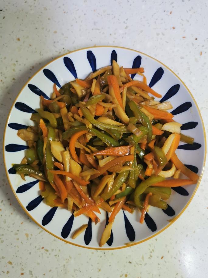 杏鲍菇青椒炒胡萝卜丝的做法