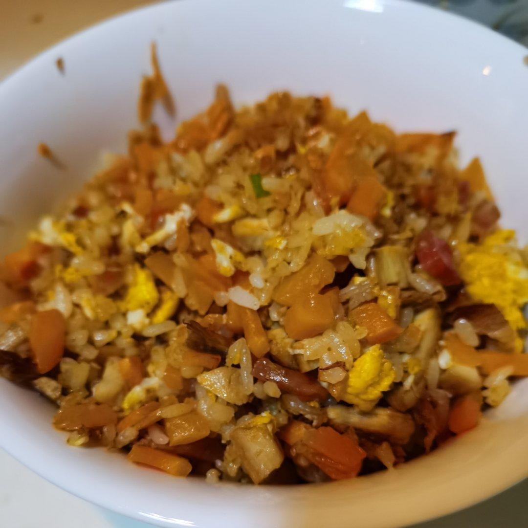 腊肠炒饭
