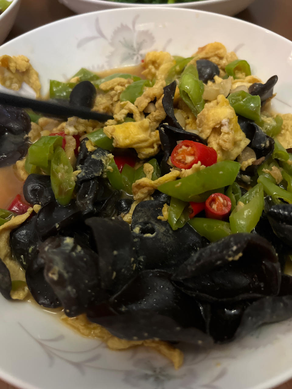 黑木耳青椒炒鸡蛋（营养又下饭）