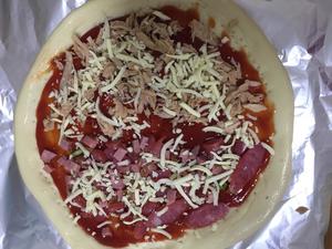 金枪鱼火腿披萨的做法 步骤6