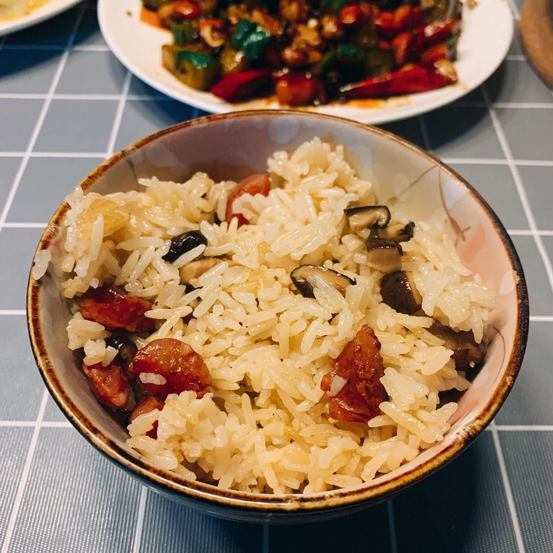 电饭锅版香菇腊肠饭