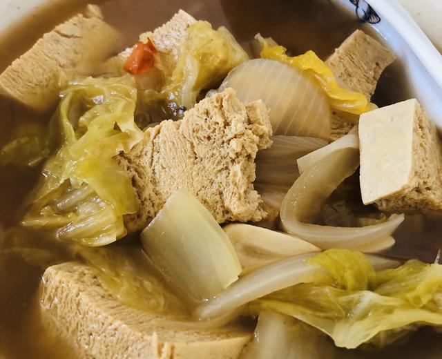 酸菜炖冻豆腐汤的做法