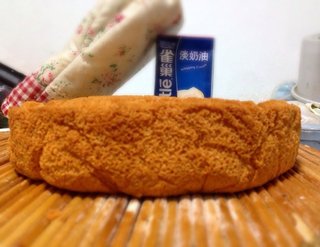 超简单完美戚风蛋糕（6寸2蛋）附打发、翻拌、脱模视频