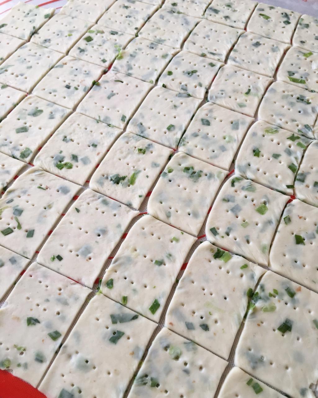 无糖香葱苏打咸饼干