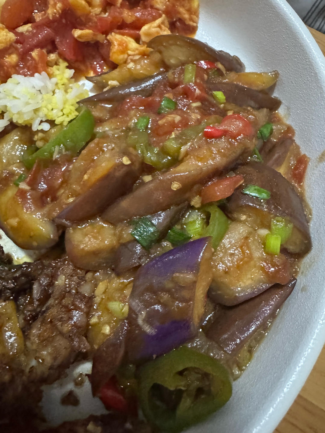 红烧茄子（佐西红柿尖椒）