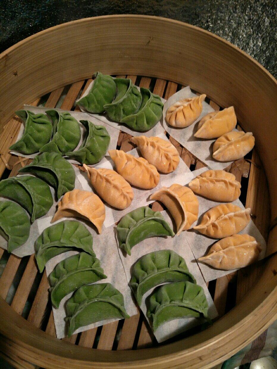 彩色饺子（蔬菜汁）