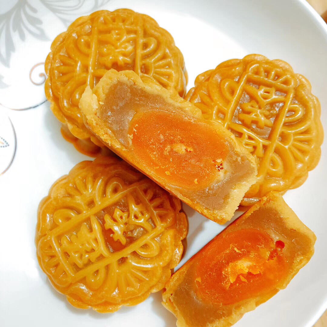 广式月饼——蛋黄莲蓉月饼