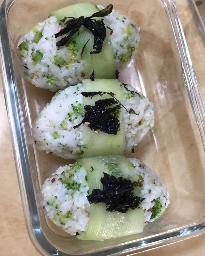 西兰花芝麻饭团【春游踏青】