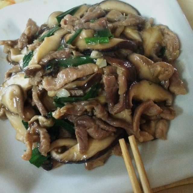 蘑菇炒肉片