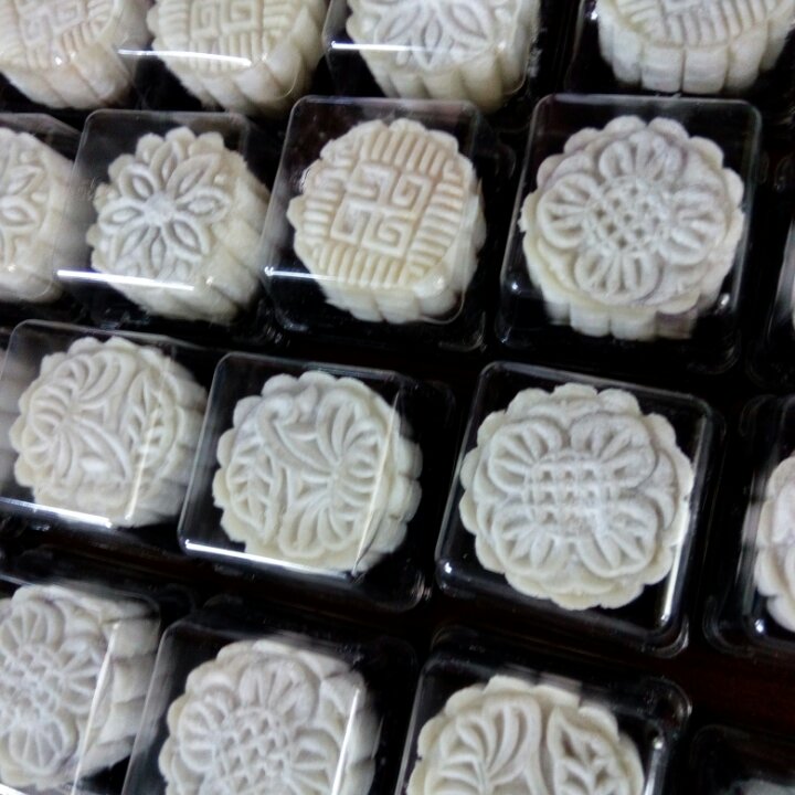 绝世好方！不开裂不粘手港式冰皮月饼（附奶黄馅做法）