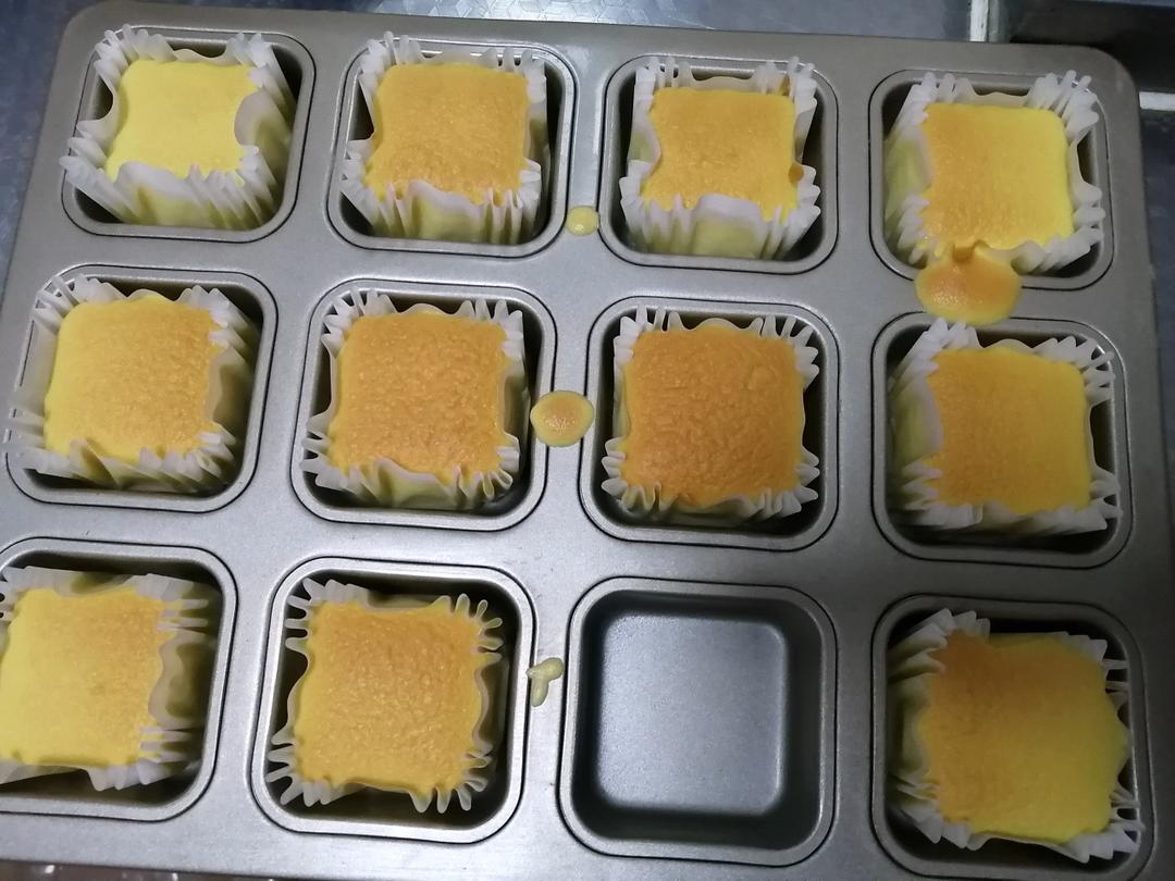 软萌软萌的古早味纸杯蛋糕