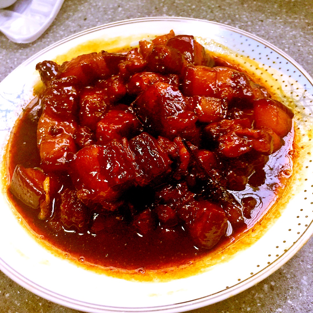 吃着碗里望着锅里的红烧肉