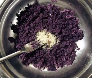 好看又好吃的紫薯豆沙包的做法 步骤4