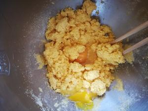 松软可口滴豆沙玉米面饼子的做法 步骤3