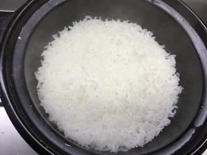 砂锅焖白米饭的做法 步骤2
