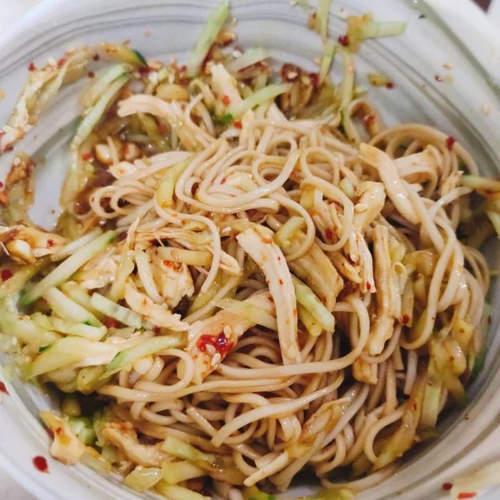 快手减脂餐❗️爆好吃的凉拌鸡丝荞麦面