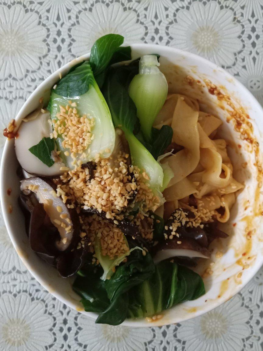 零难度的麻酱拌面皮，好吃到飞