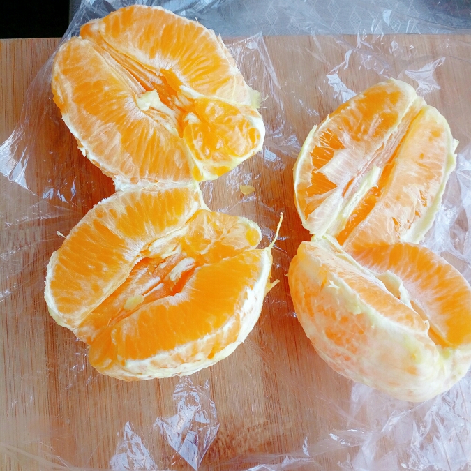 鲜榨橙汁的做法 步骤2