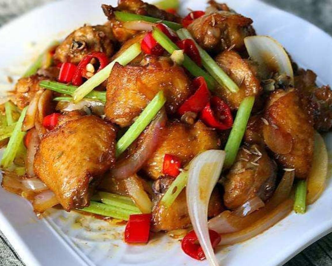 炒鸡翅的做法