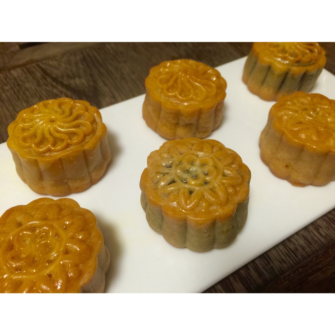 广式月饼—蛋黄莲蓉月饼