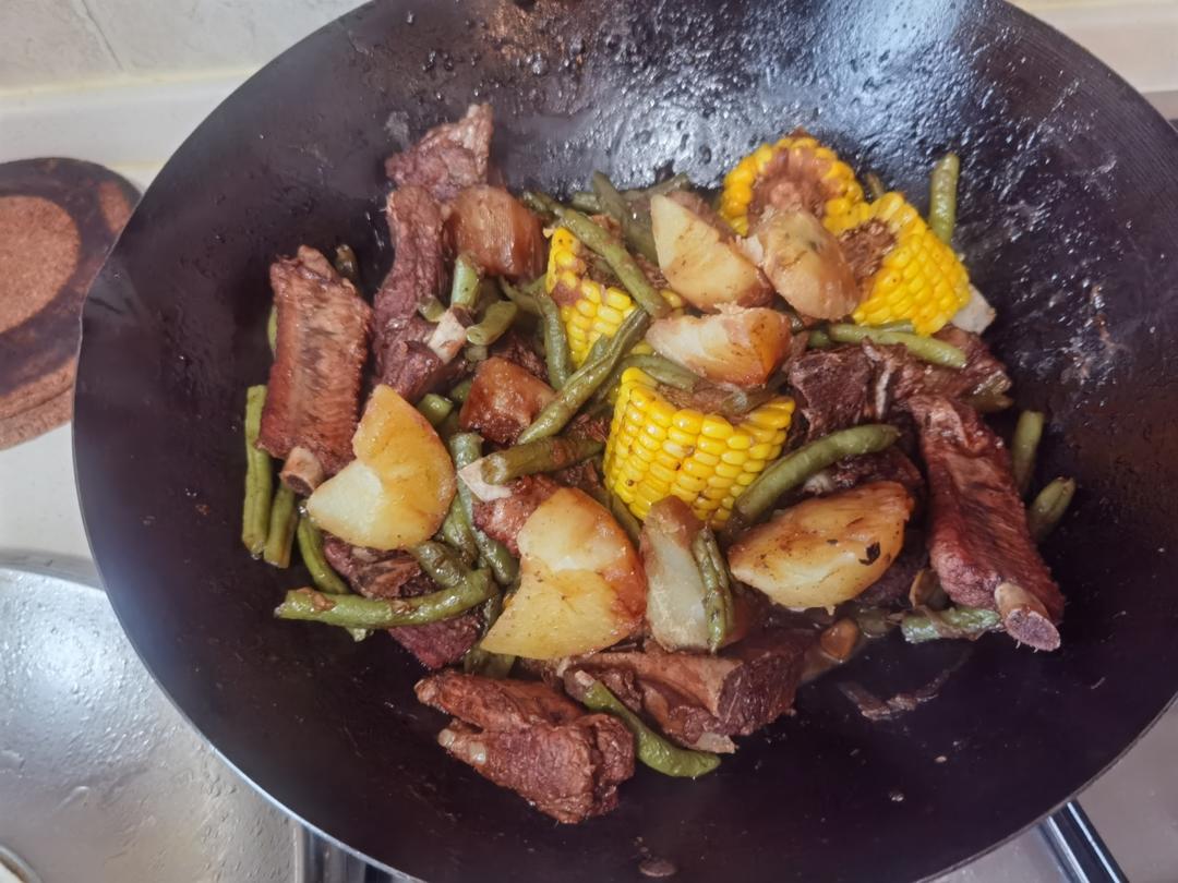 硬菜代表--排骨炖豆角土豆（豆角焖面胚子）