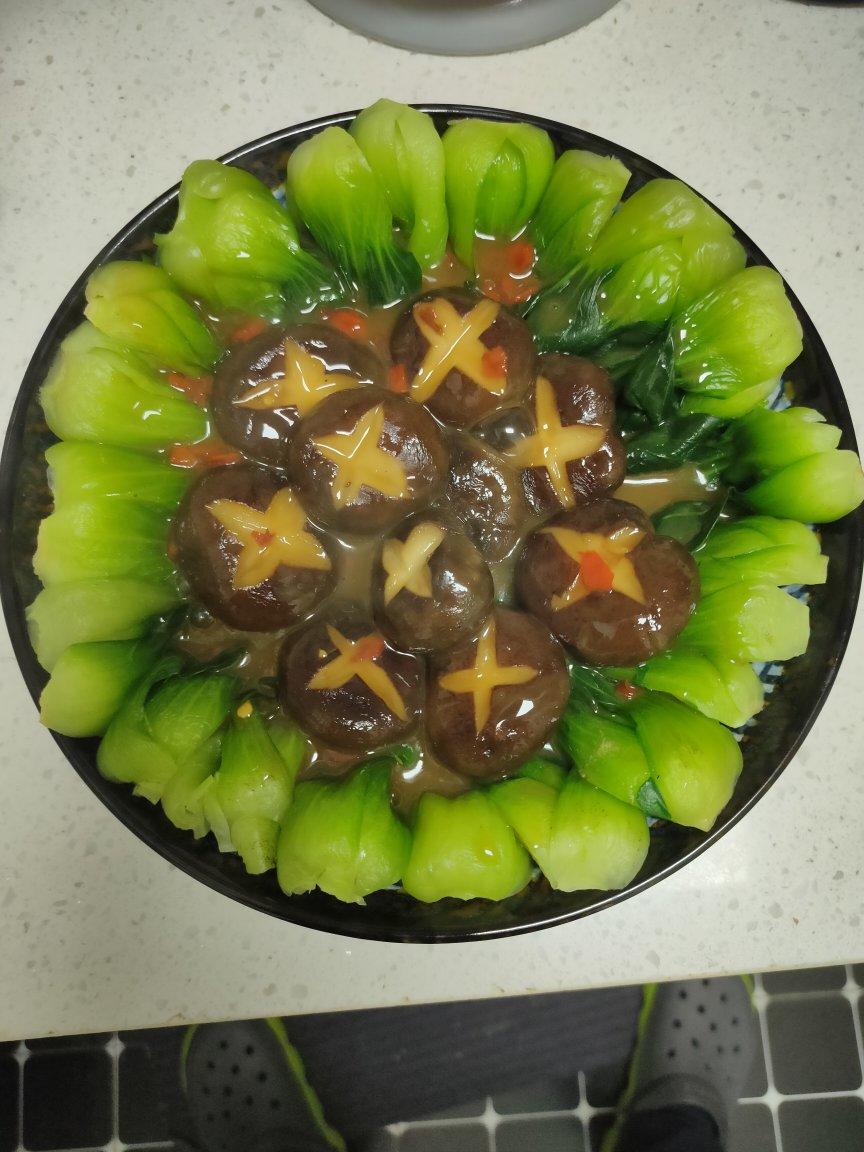 大灰狼1号做的蚝油香菇青菜