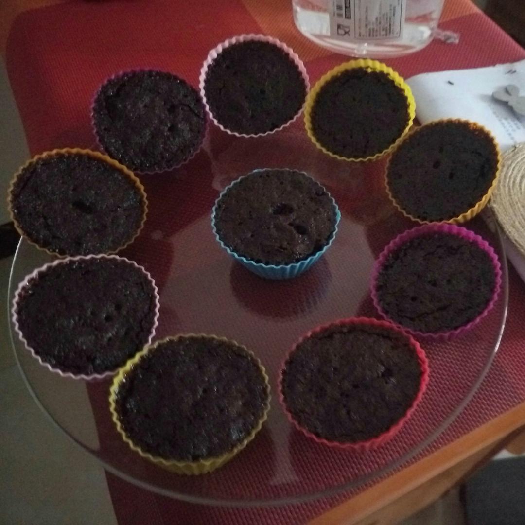 微波炉快手坚果巧克力纸杯蛋糕